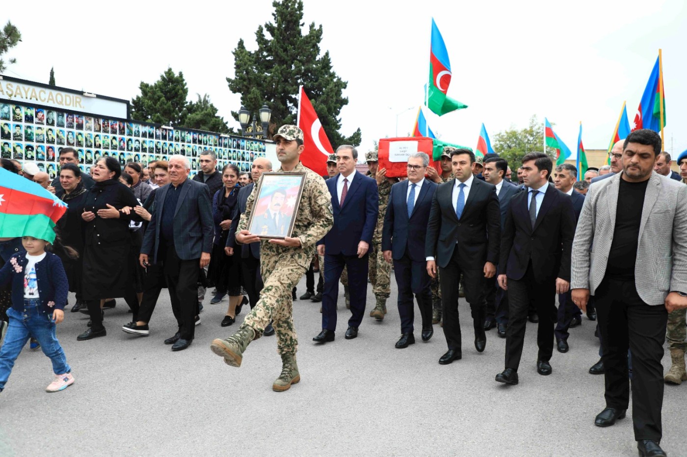 Vaqif Alıyevin qalıqları Gəncədə dəfn edildi - FOTOLAR